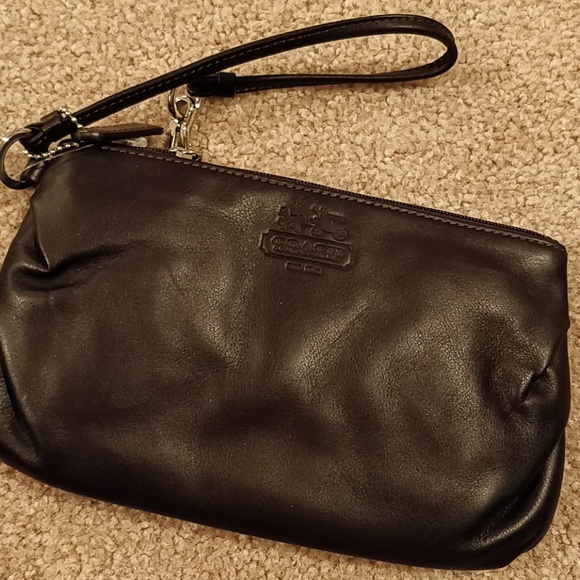 SOLD! * Coach Ali Wristlet Mahogany 42647 - Picture 2 of 6